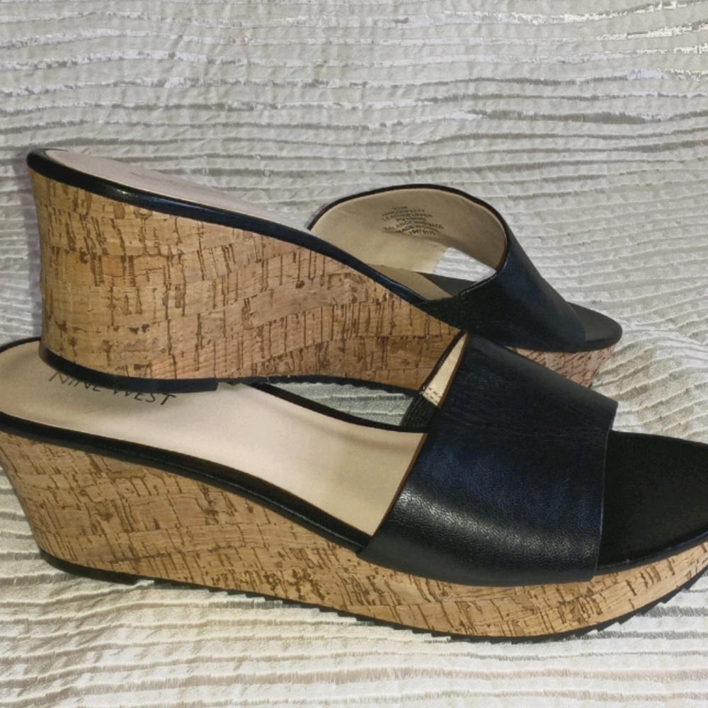 Nine West 9.5M cork and black leather wedges